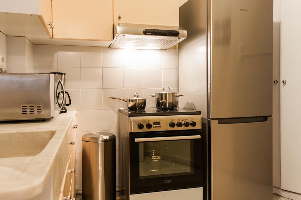 Charming Acropolis Metro Station Apartment, Clean And Cozy เอเธนส์ ภายนอก รูปภาพ